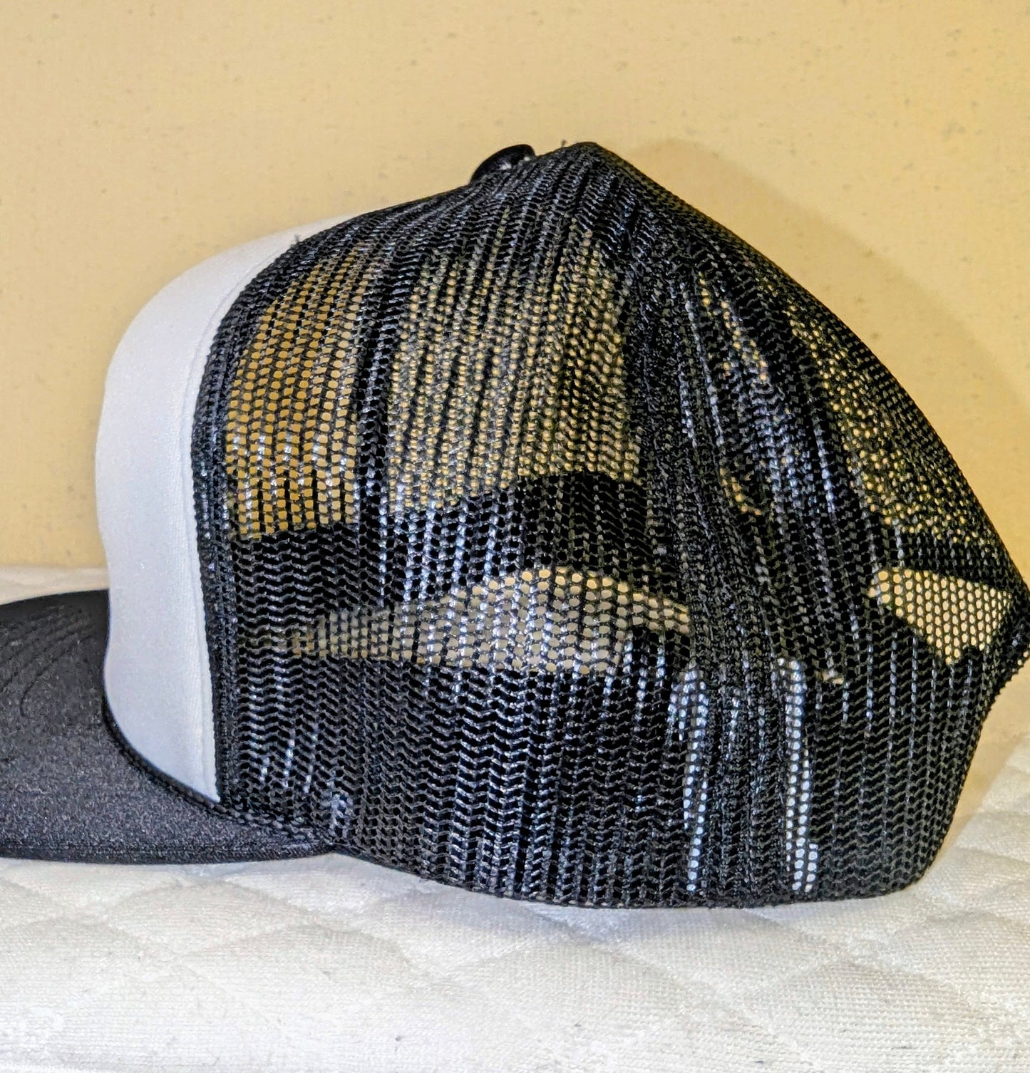 BN BLOCK LOGO MESH TRUCKER blck/wht