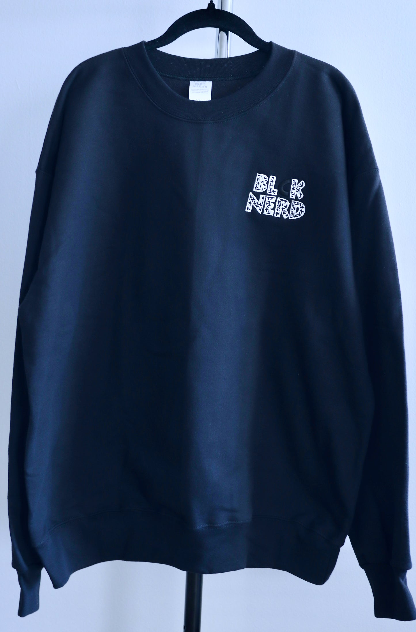 BLCK NERD CREWNECK BLOCK CHEST RTP BACK blk/wht/red