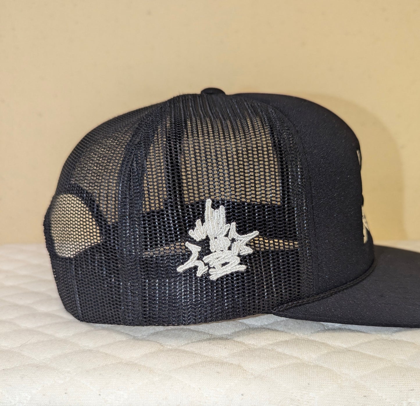PUZZLE BLOCK blck/blck/wht mesh trucker hat
