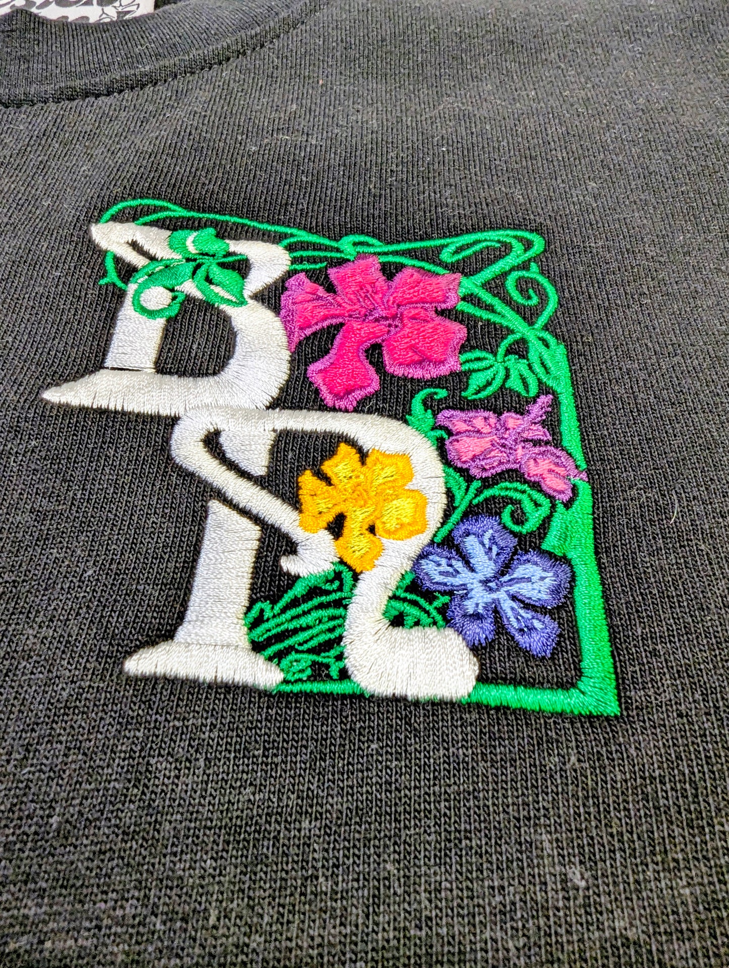 BN FLORAL TEE w/embroidered chest