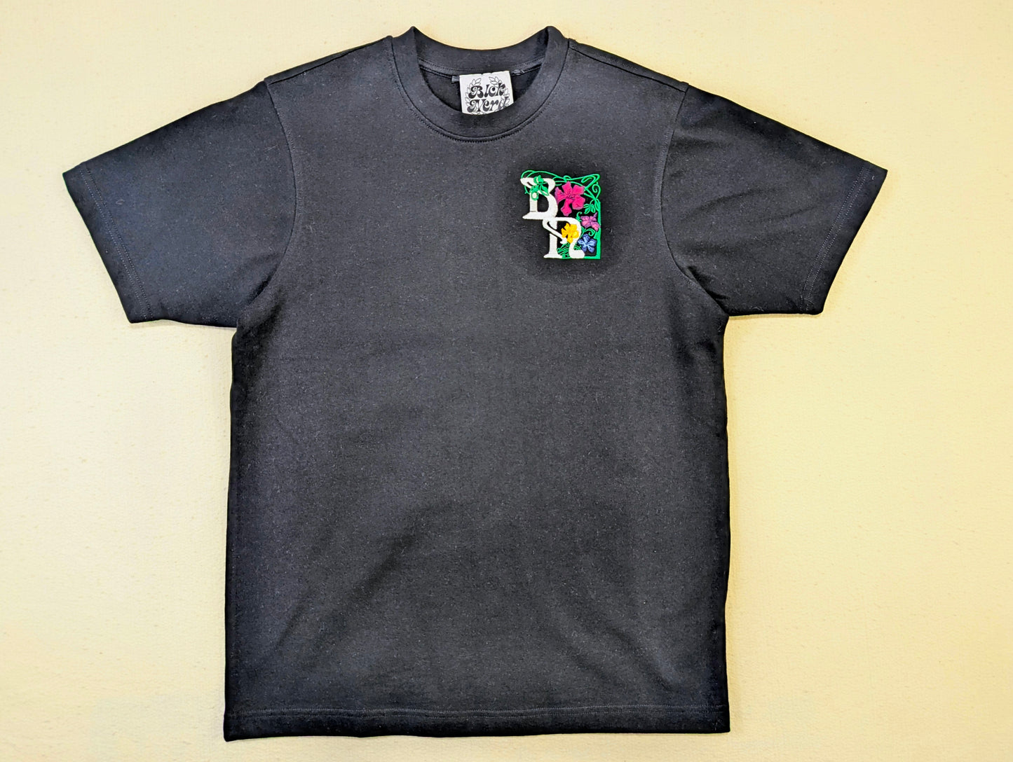 BN FLORAL TEE w/embroidered chest
