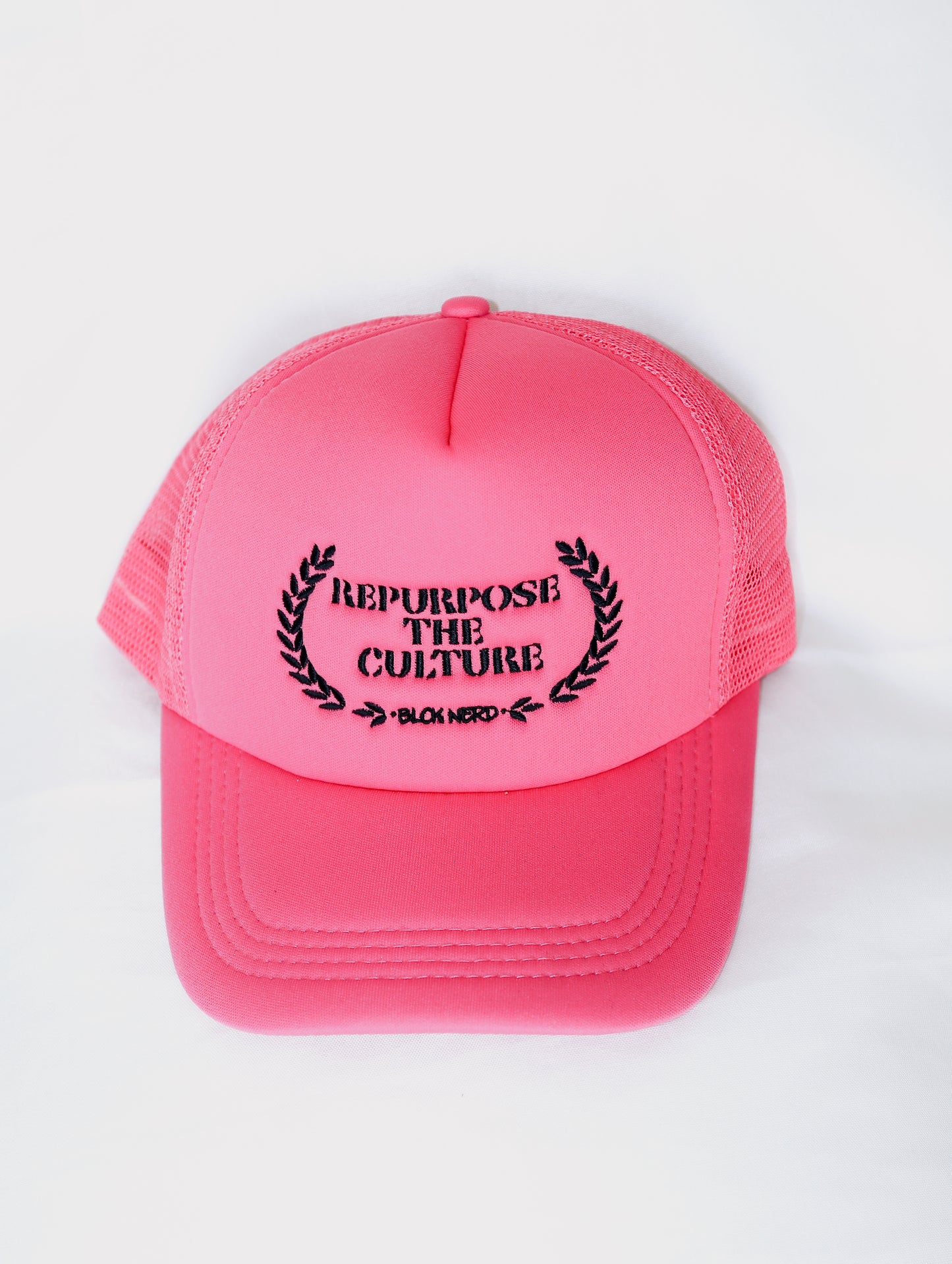 BLCK NERD RTC WREATH PNK TRUCKER HAT
