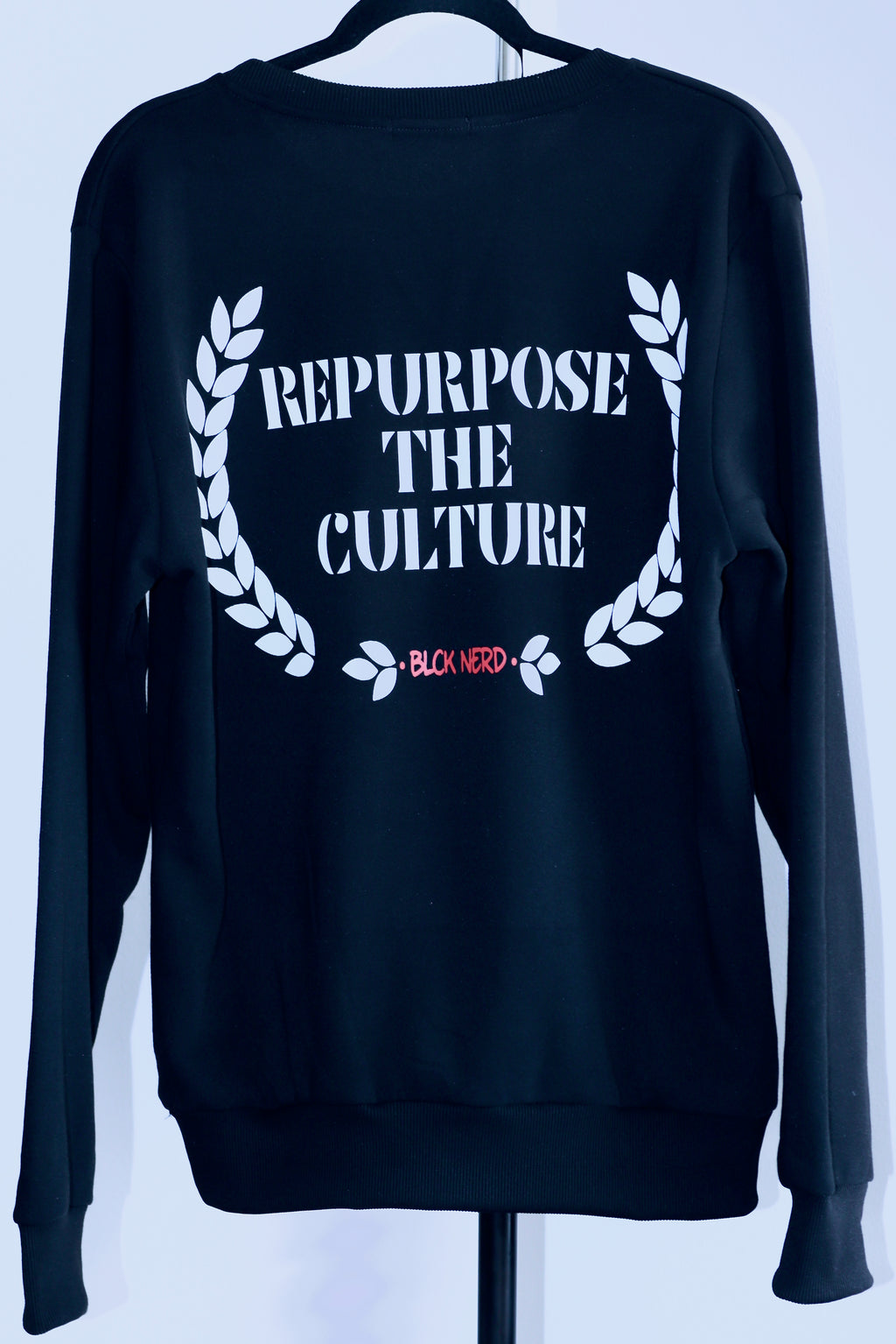 BLCK NERD CREWNECK BIG BLOCK CHEST RTP BACK blk/wht