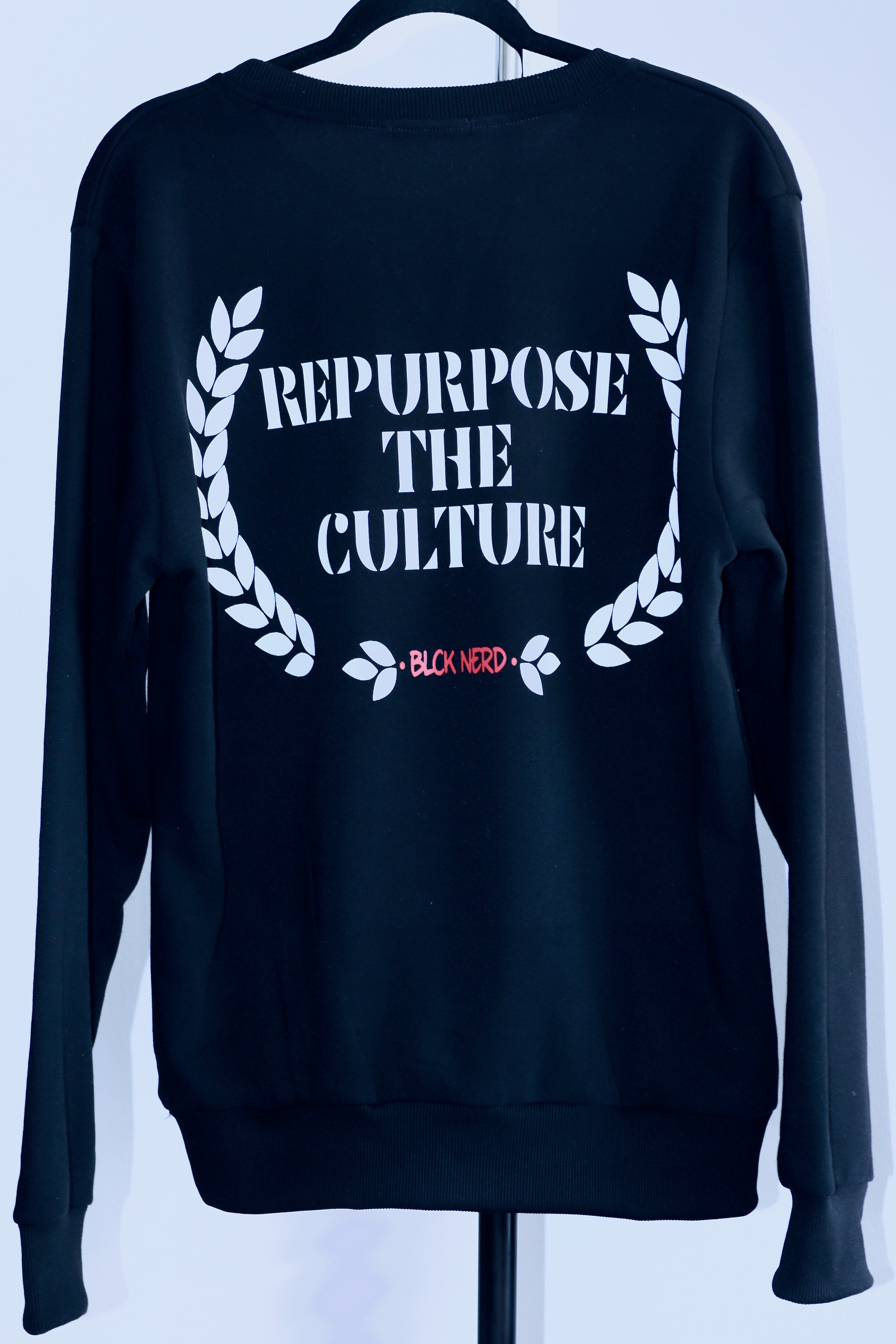 BLCK NERD CREWNECK BIG BLOCK CHEST RTP BACK blk/wht